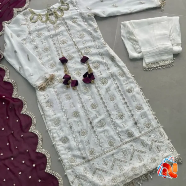 আপকামিং ট্রেন্ডিং ৩-পিস ফ্যান্সি কুর্তি সেট - Image 2