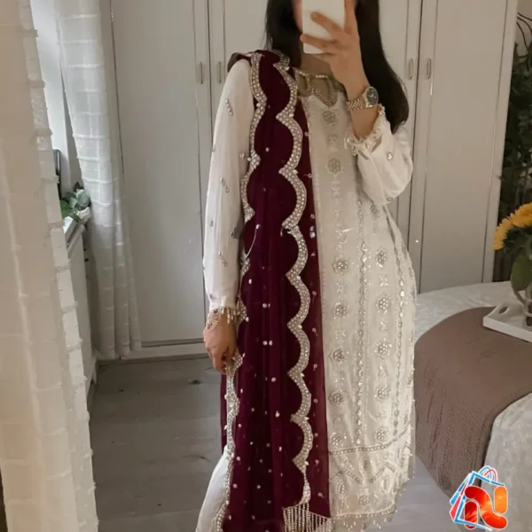 আপকামিং ট্রেন্ডিং ৩-পিস ফ্যান্সি কুর্তি সেট